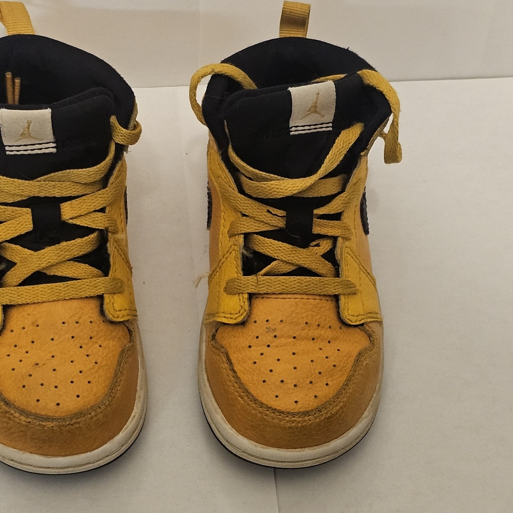 Jordan Kids Sneakers in Yellow and Black